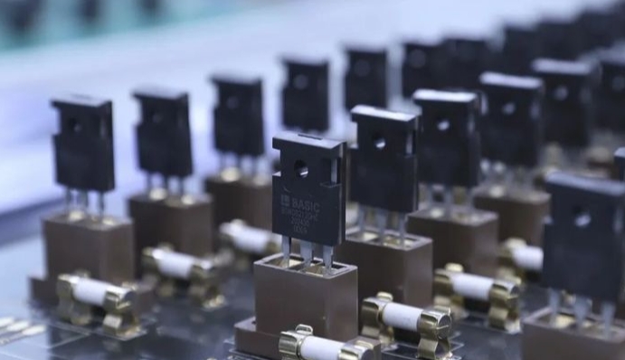全世界回收電子產(chǎn)品，長期高價回收工廠剩余電子元器件ic！
